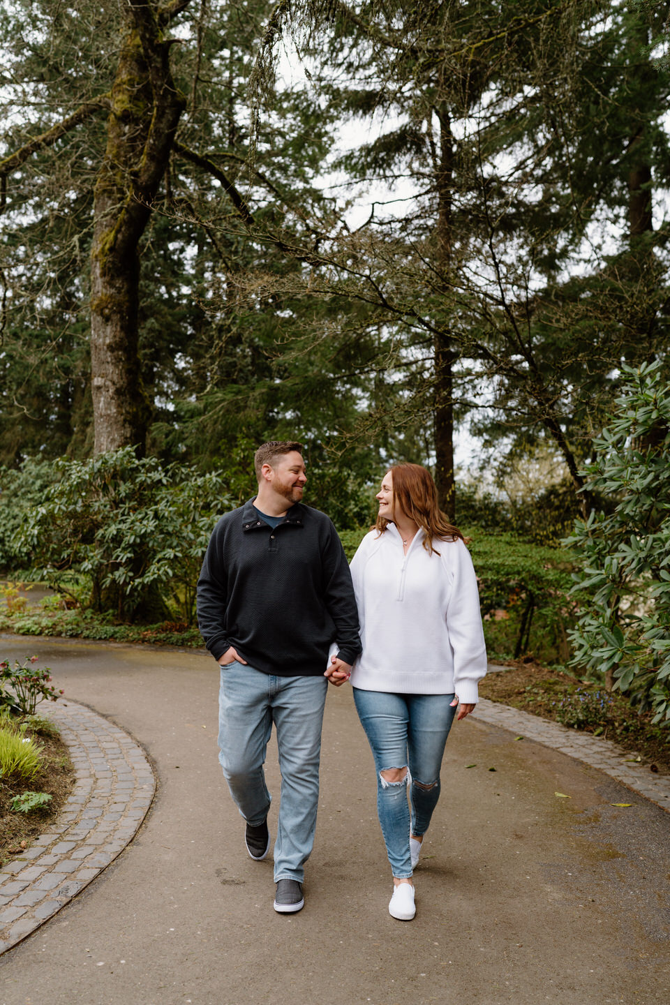 Casual outfits for engagement photos in Oregon