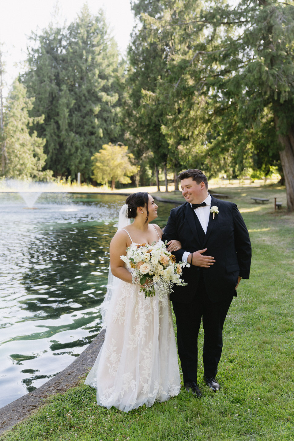 Springwater Lakes Estate wedding portraits