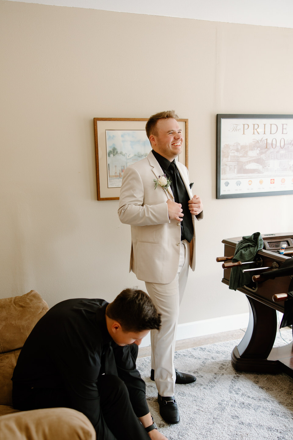 Tyler and his groomsmen enjoying the morning in Castle Rock Lavender Farm's groom's suite.