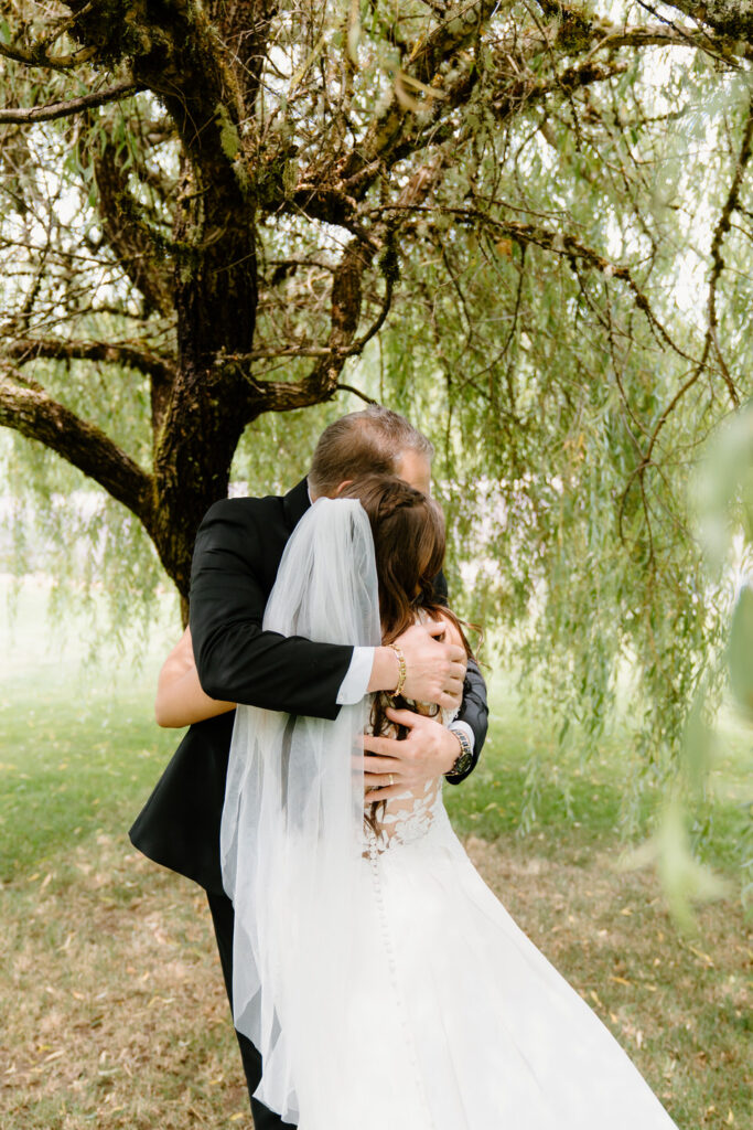 Hailey and her father have their first look.