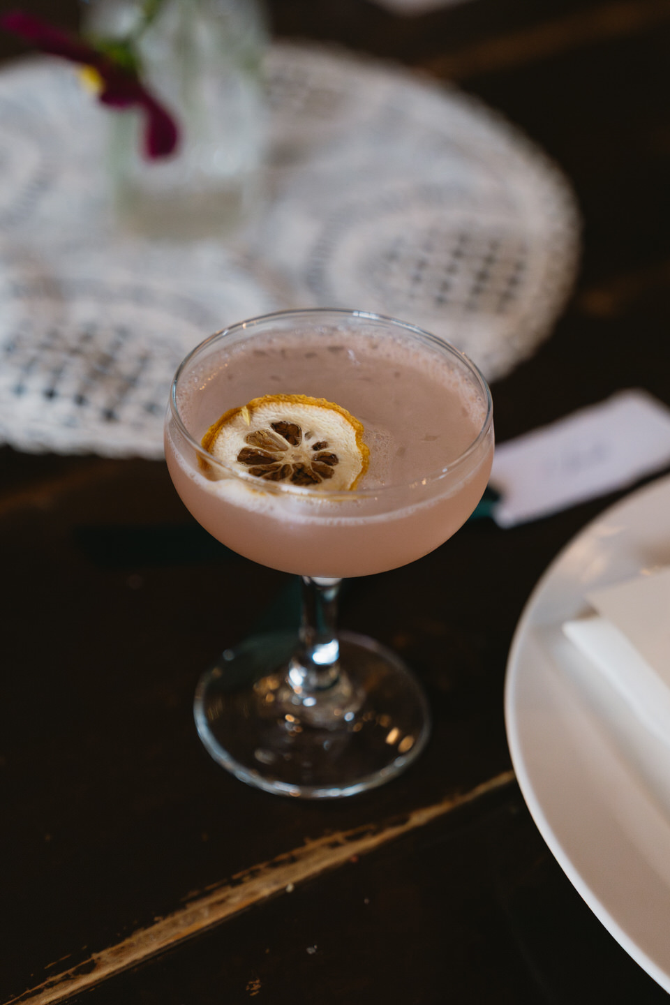 Lemon drop cocktail on reception table during an elegant Portland Oregon wedding dinner celebration.
