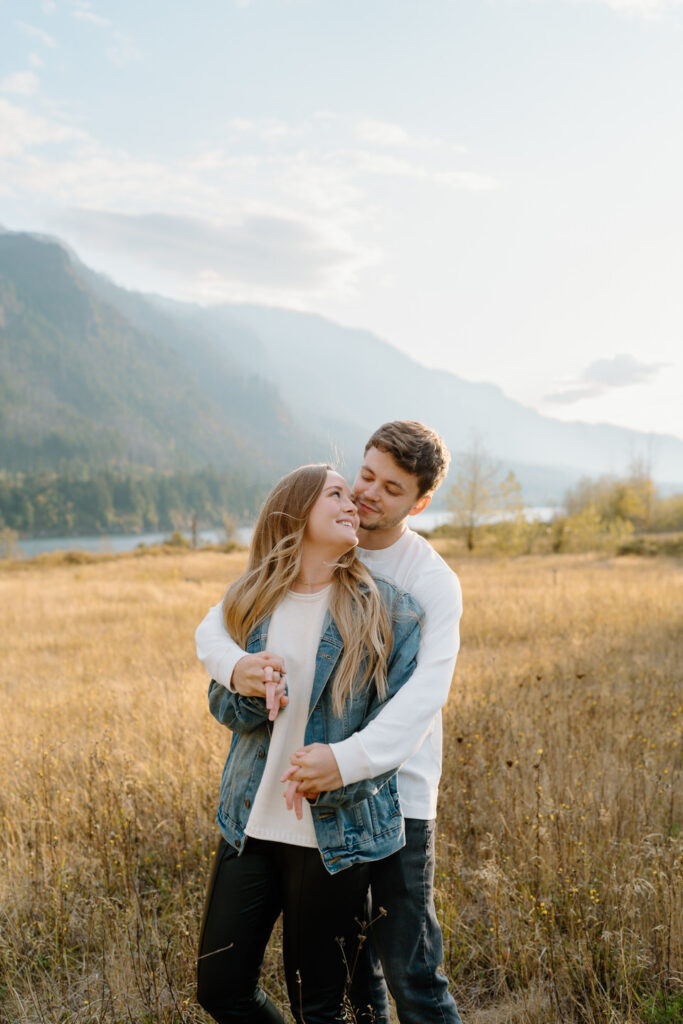 Fall engagement session in the Columbia Gorge