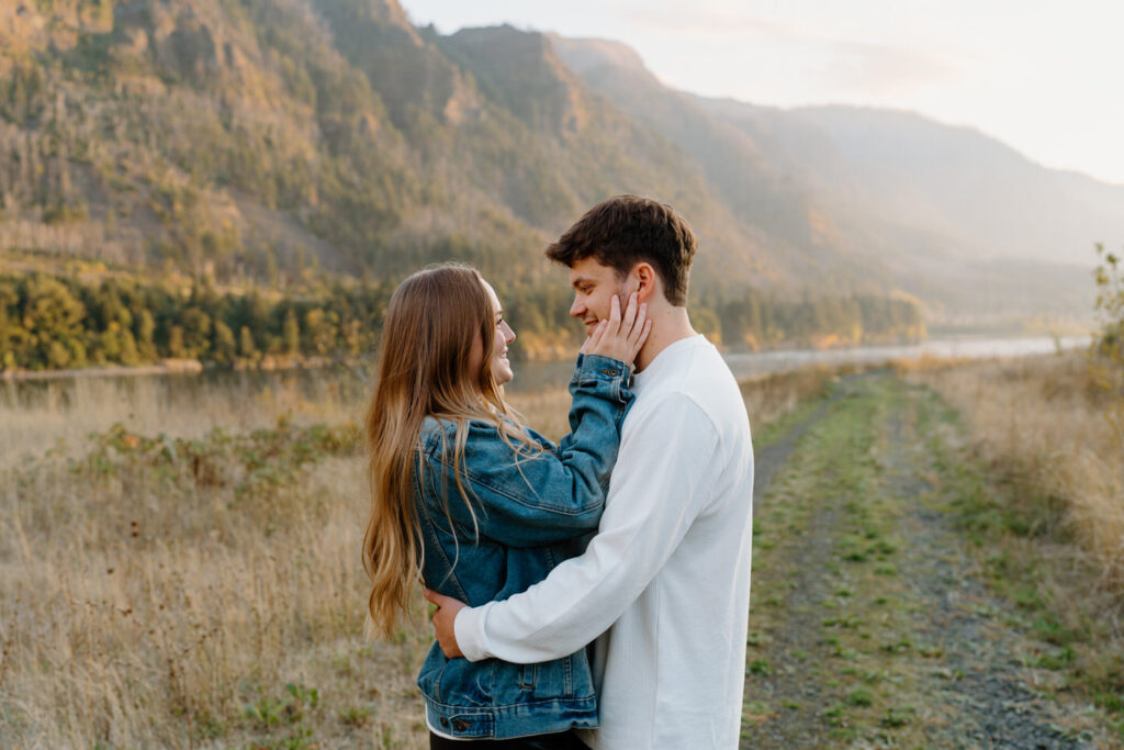 Golden hour couples session in the Columbia Gorge