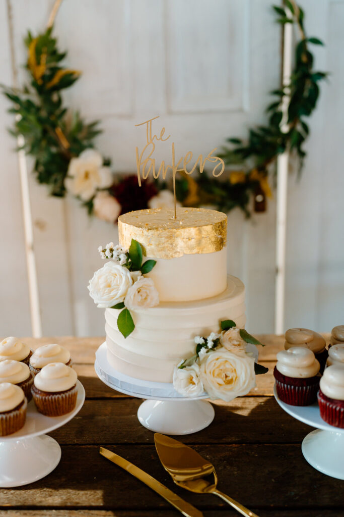Gold Minimalistic Wedding Cake for Fall Wedding