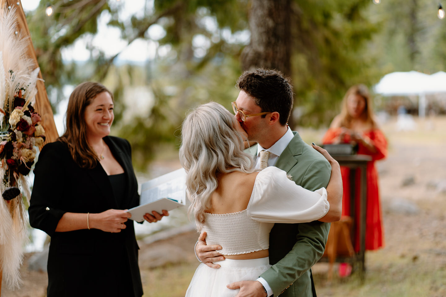 First kiss after ceremony for Suttle Lake wedding