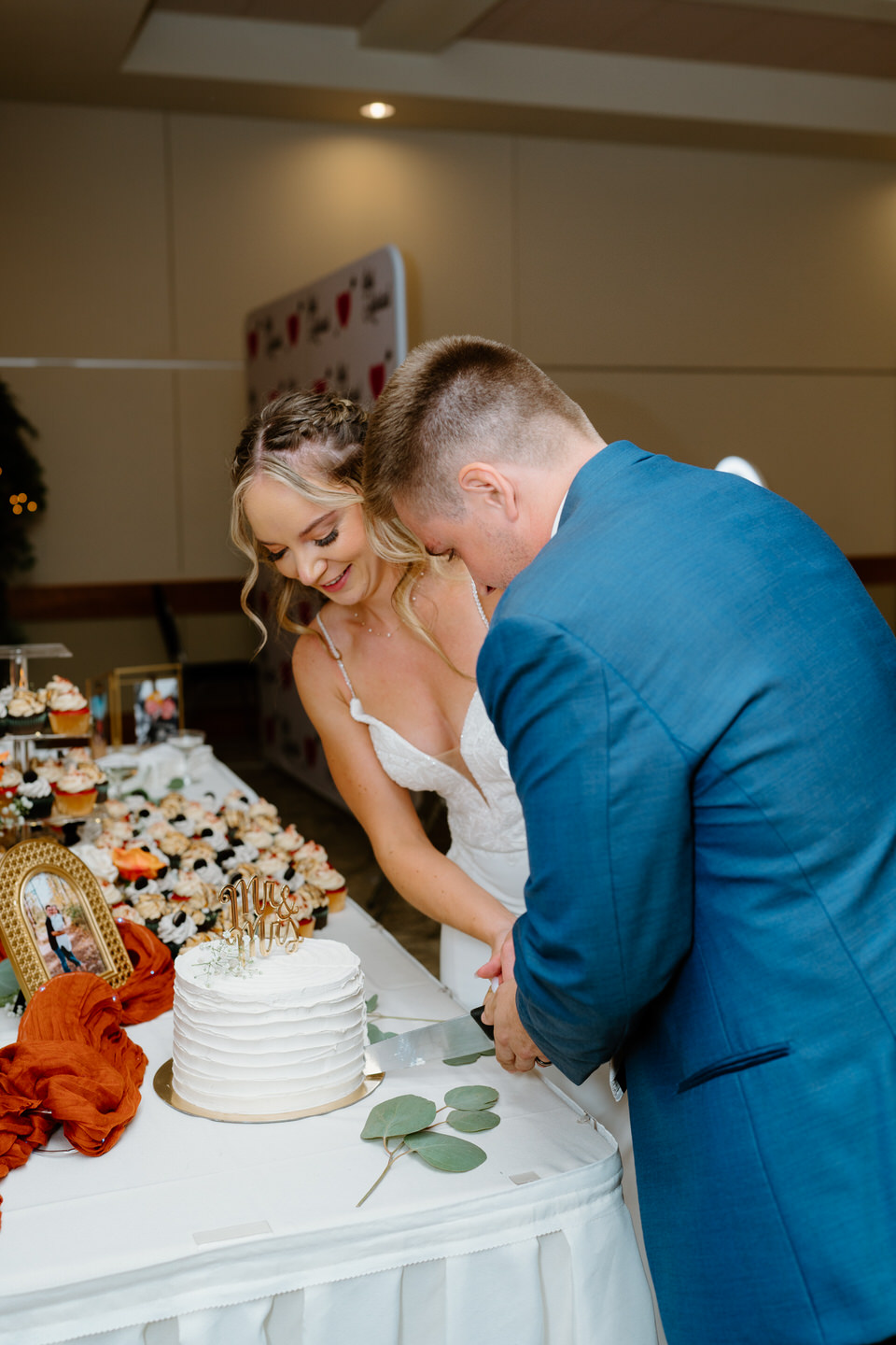 Cake cutting in the reception room for their shadow hills country club wedding