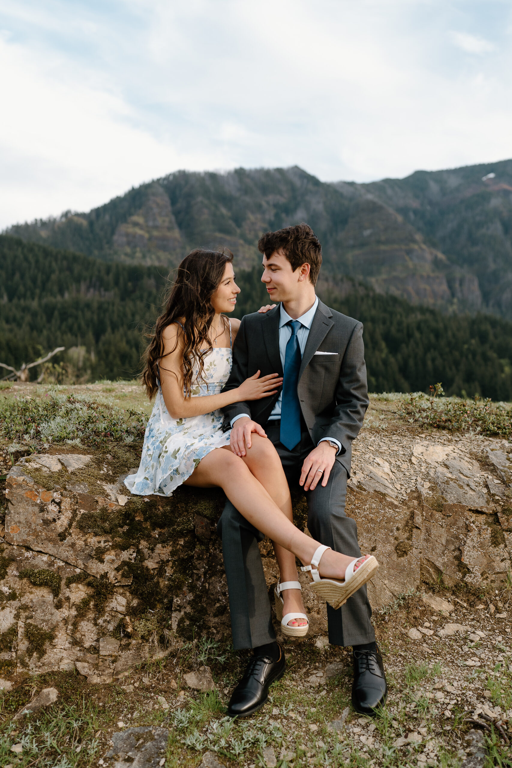 Engagement session location ideas in Oregon.