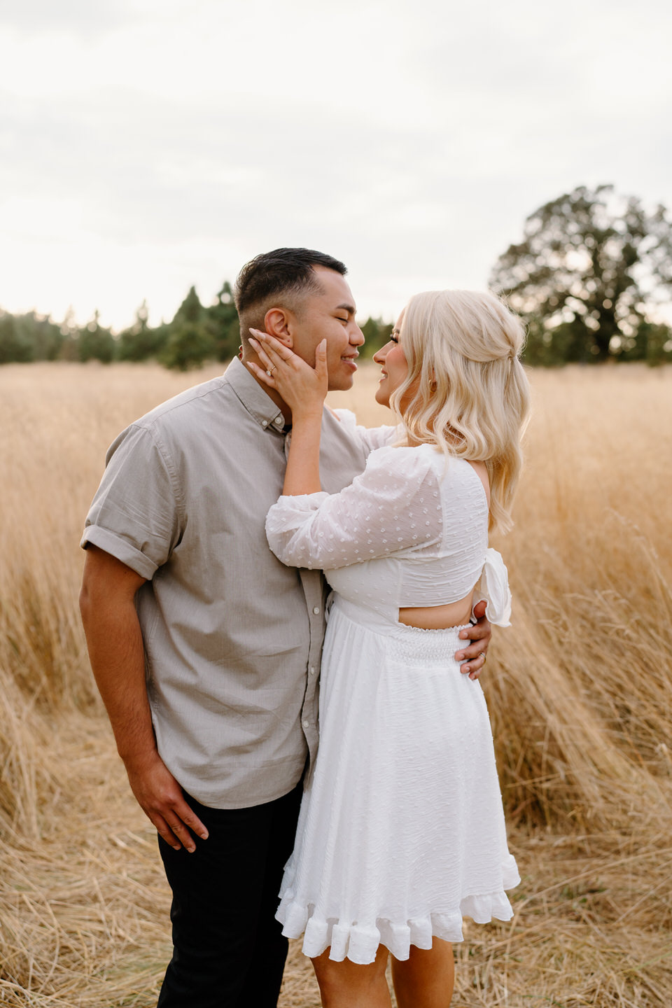 Best places to take engagement photos in Oregon during golden hour.