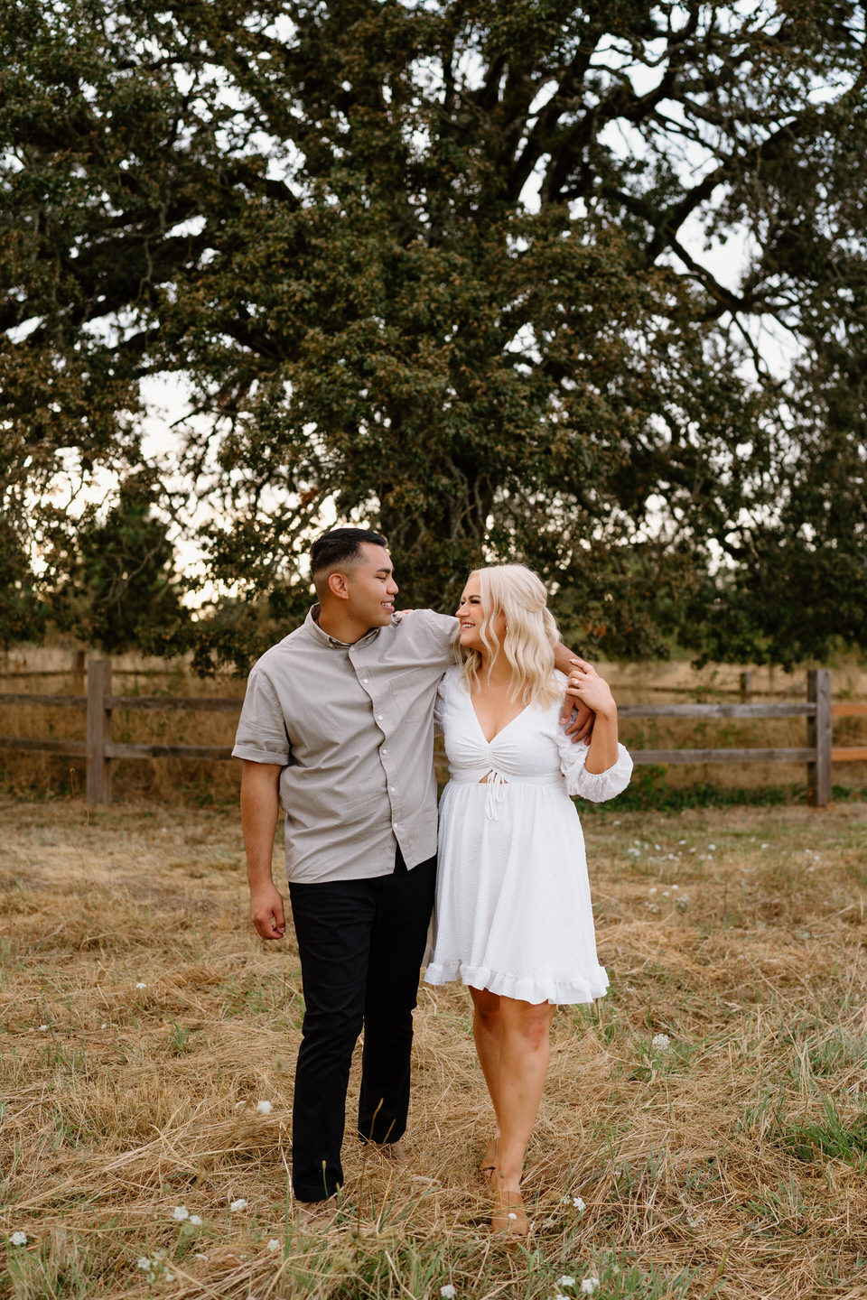 Fall engagement session ideas near Portland, Oregon