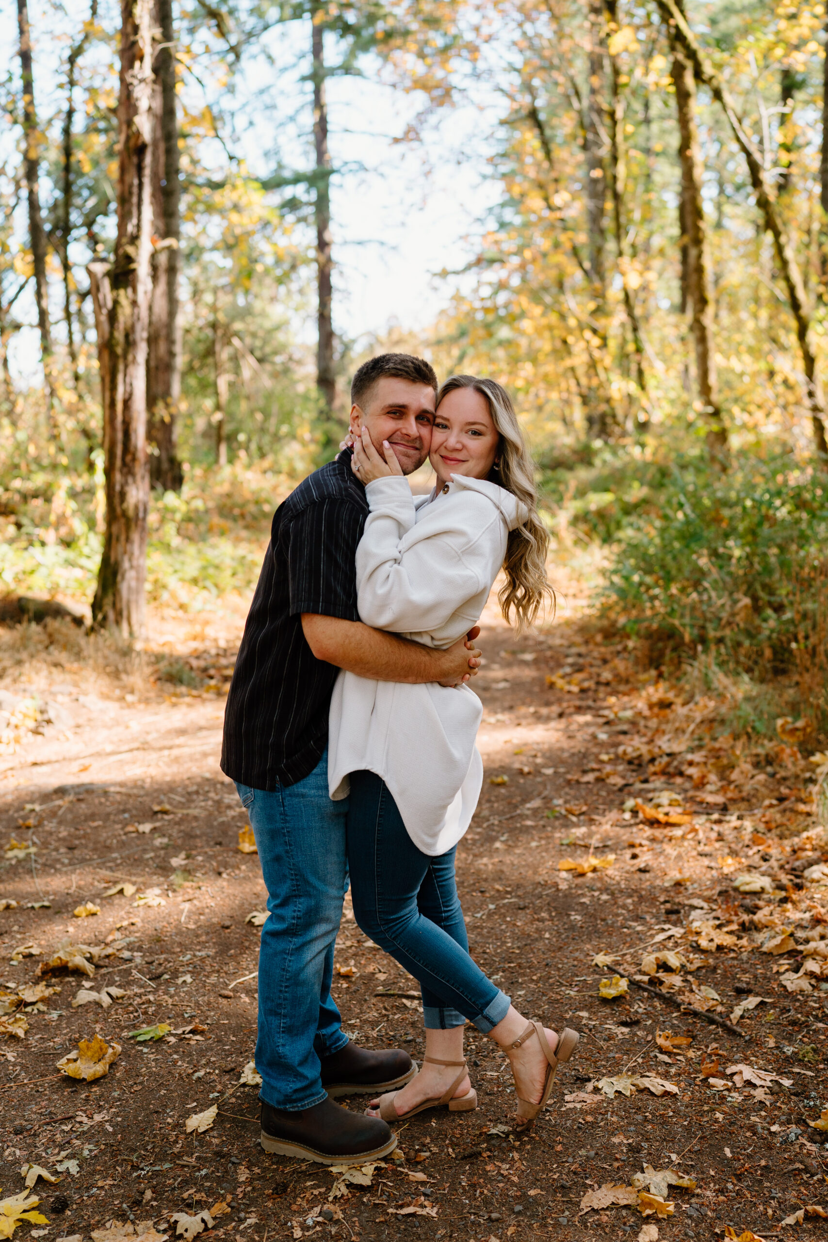 Fall engagement photo location ideas in Oregon.