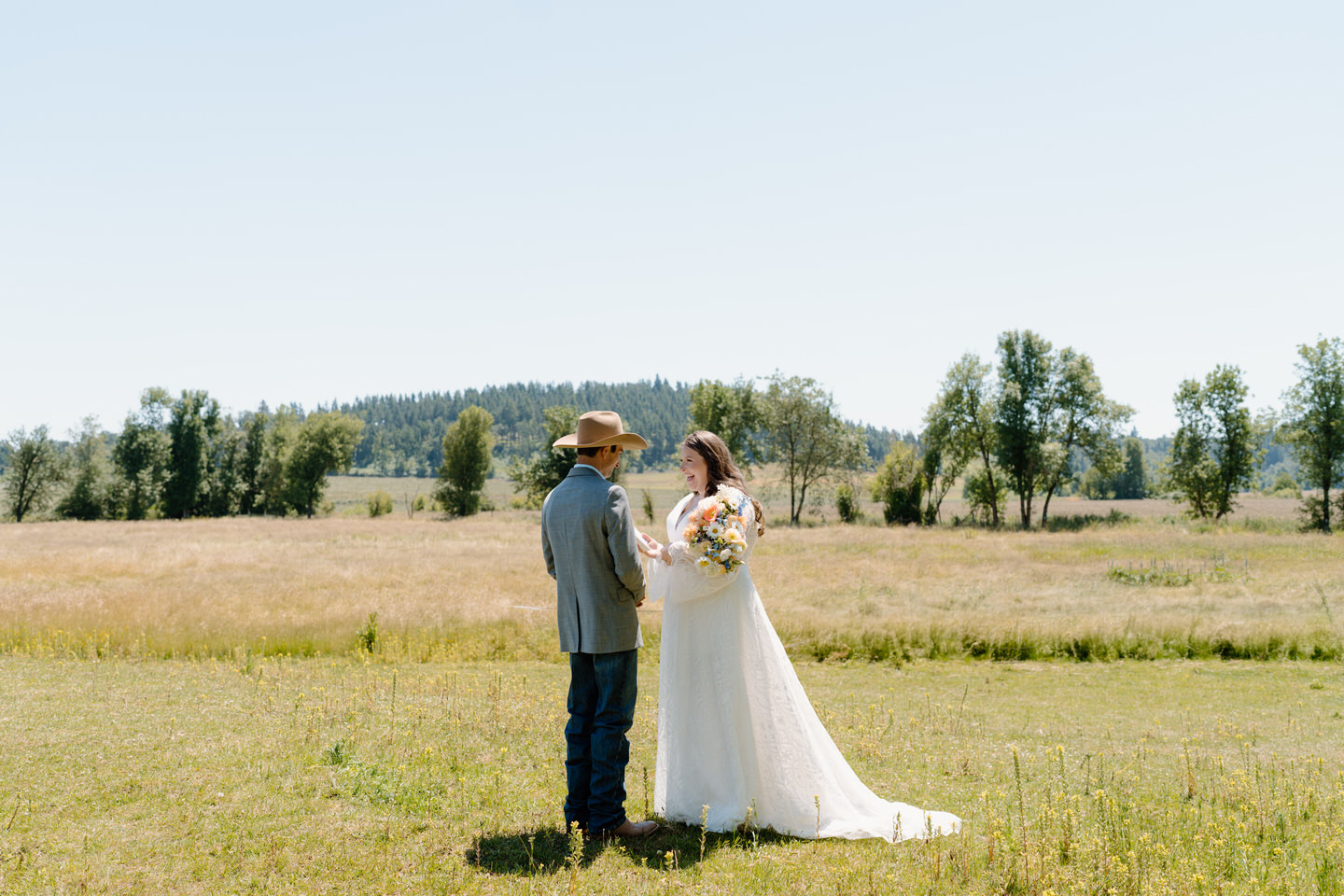 Oregon wedding photographer at The Farm on Golden Hill.