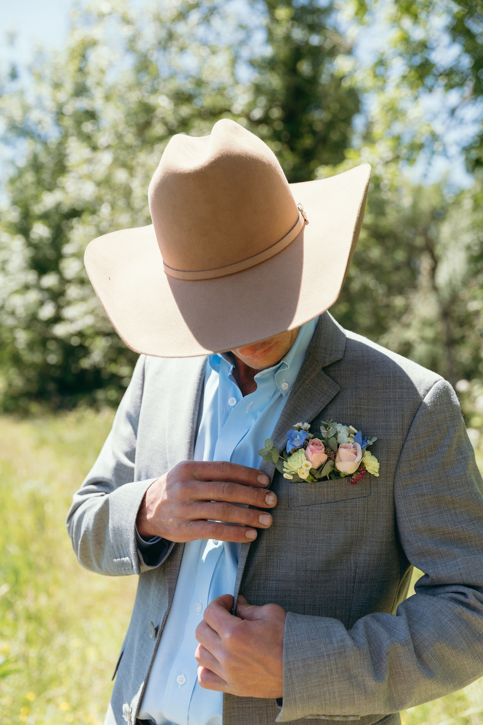 Raybell Farms boutonniere on the groom 