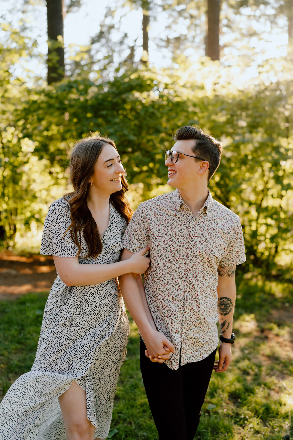 Summer engagement photos in Oregon.