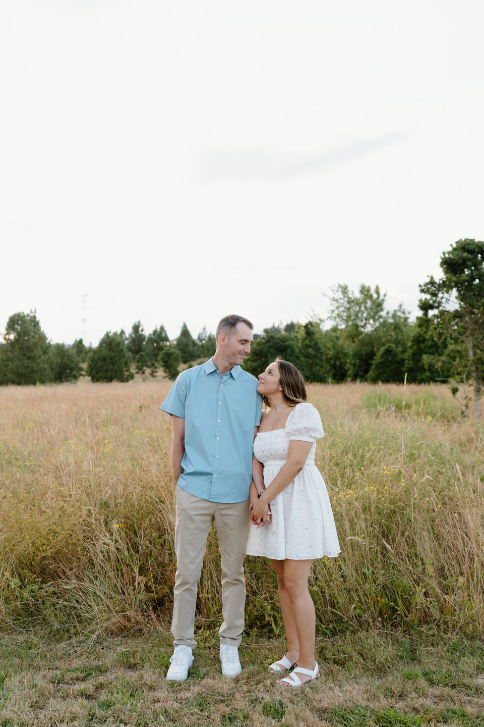 Oregon engagement photo locations near me with tall grass field.