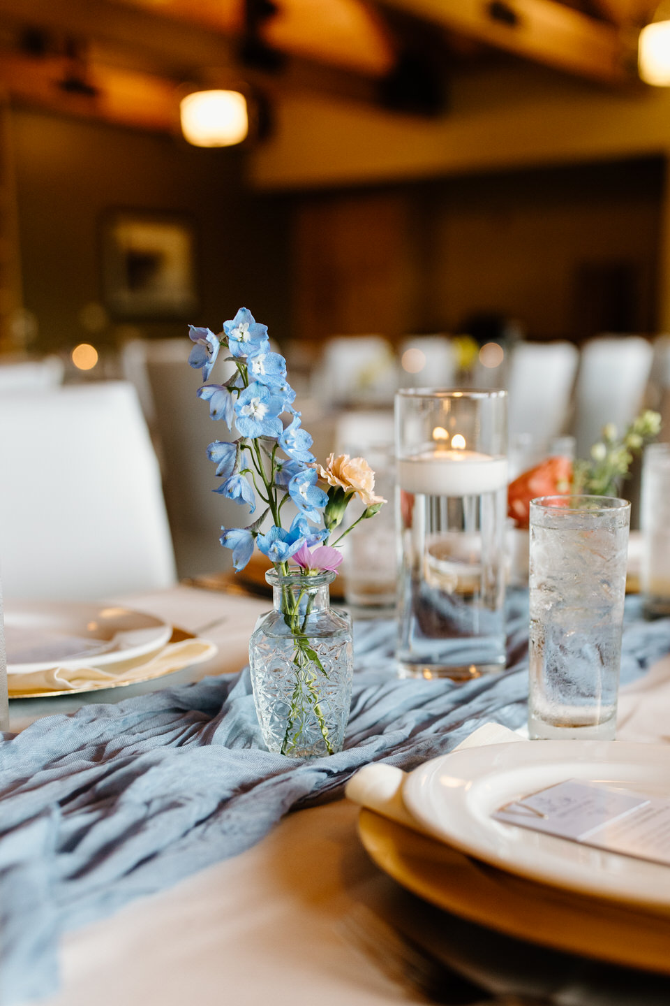 Tablescape decor at Central Oregon wedding.