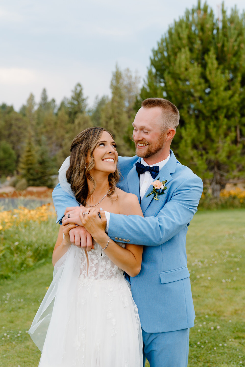 Couples photos during Aspen Lakes Golf Course wedding