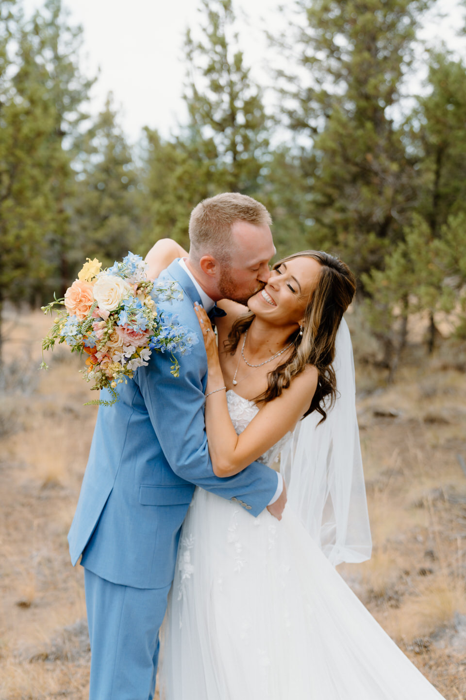 Central Oregon wedding at Aspen Lakes Golf Course in Sisters, Oreogon