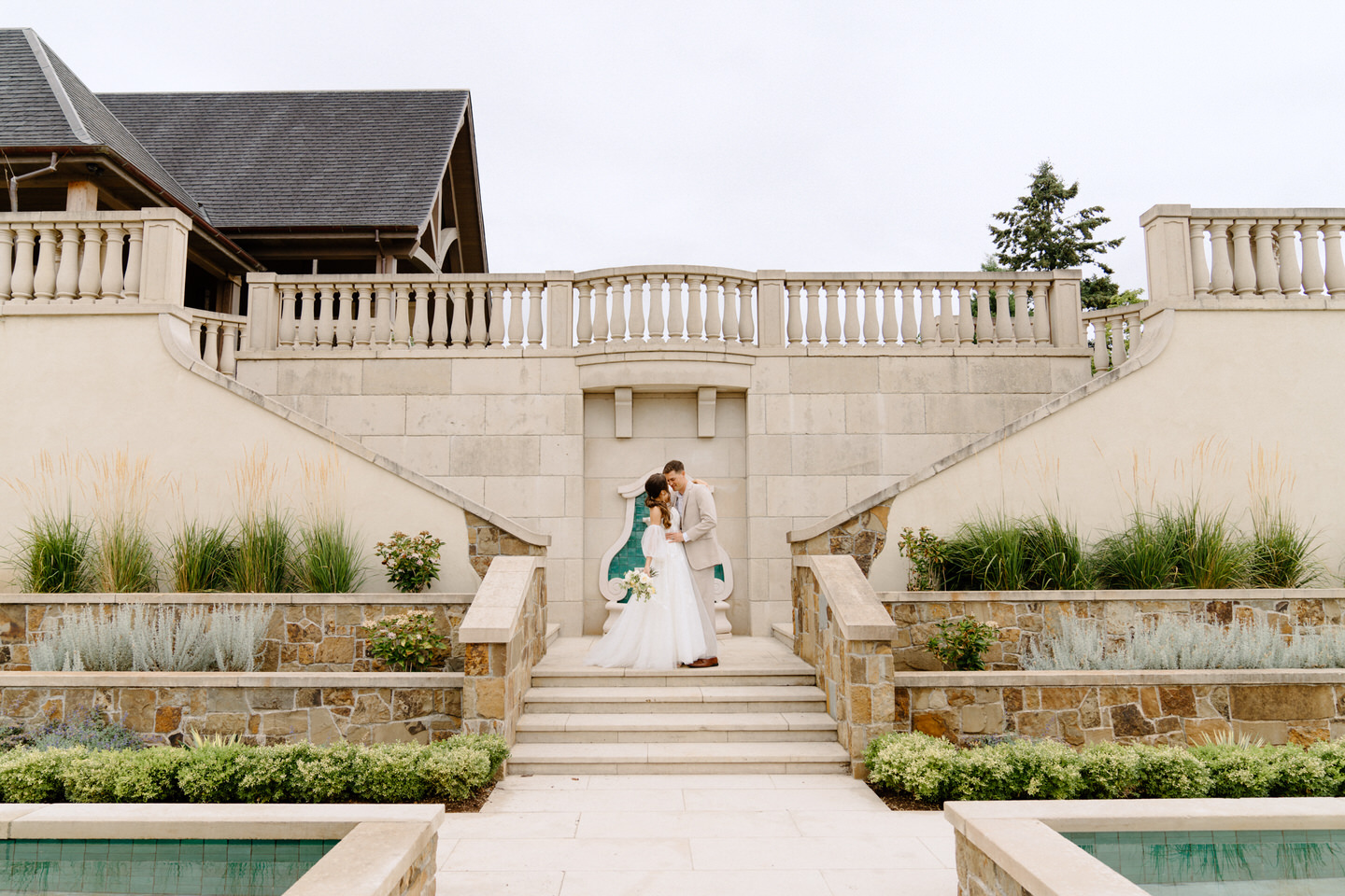 Chateau de Lis wedding photos at the fountain