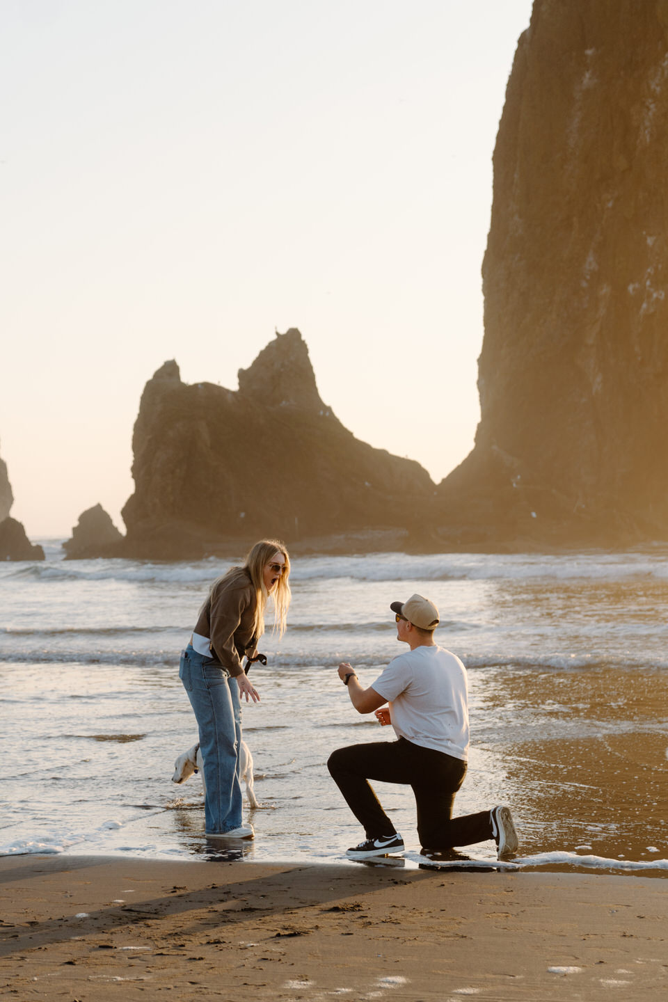 Engagement photos taken by Oregon Coast photographer