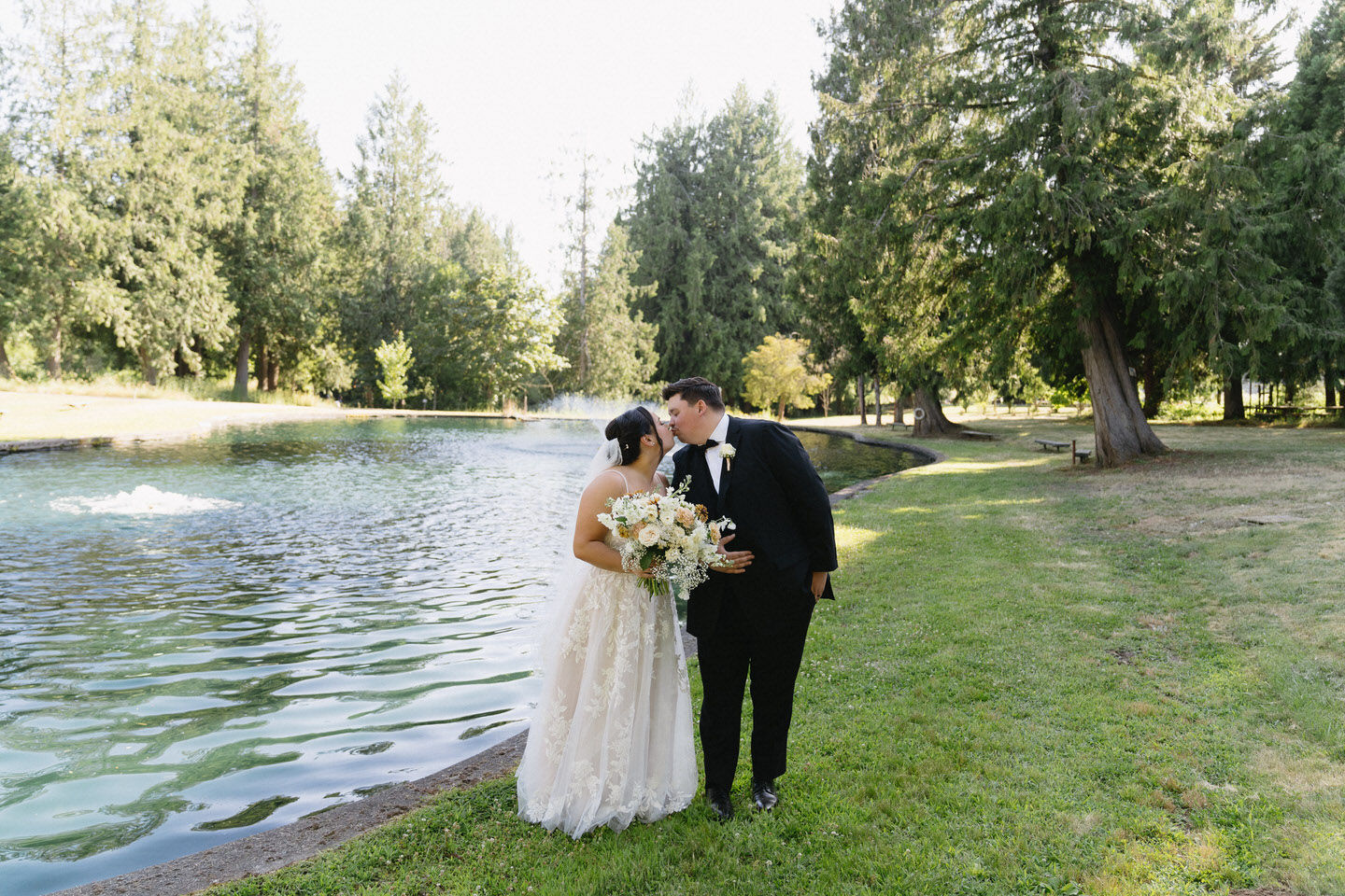 Springwater Lakes Estate wedding photos