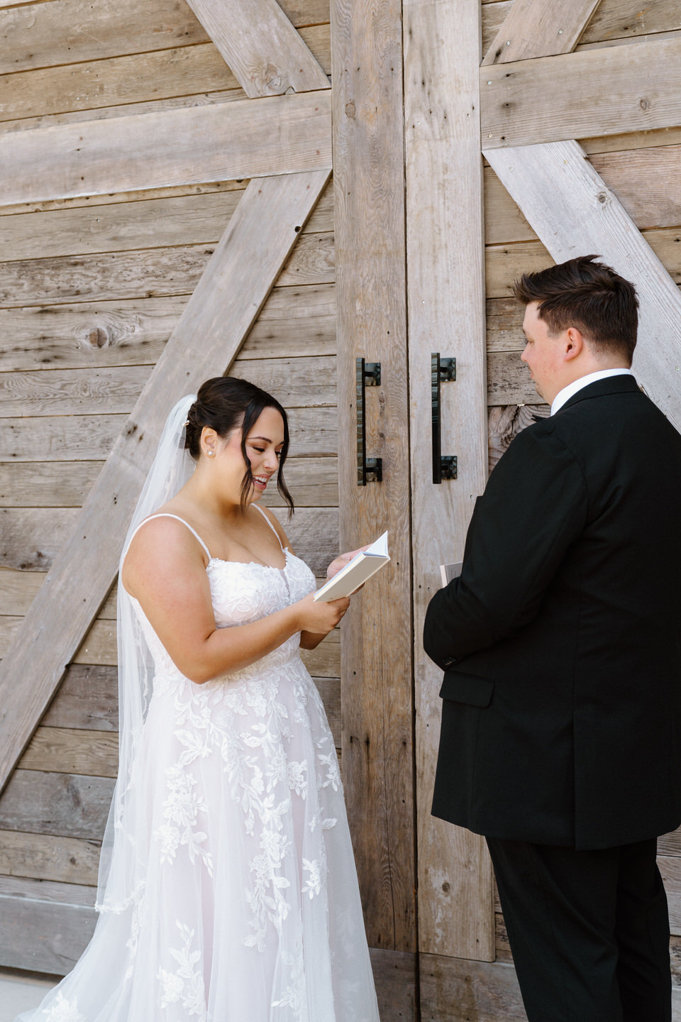 Oregon wedding venue with wood barn