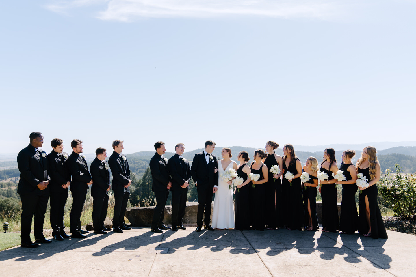 Large wedding party in Oregon's wine country