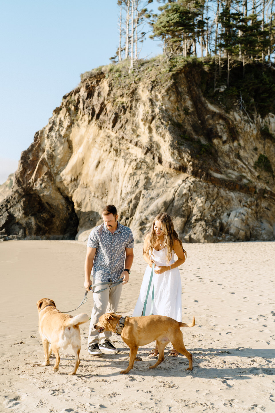 Engagement photos with 2 dogs on the Oregon Coast.